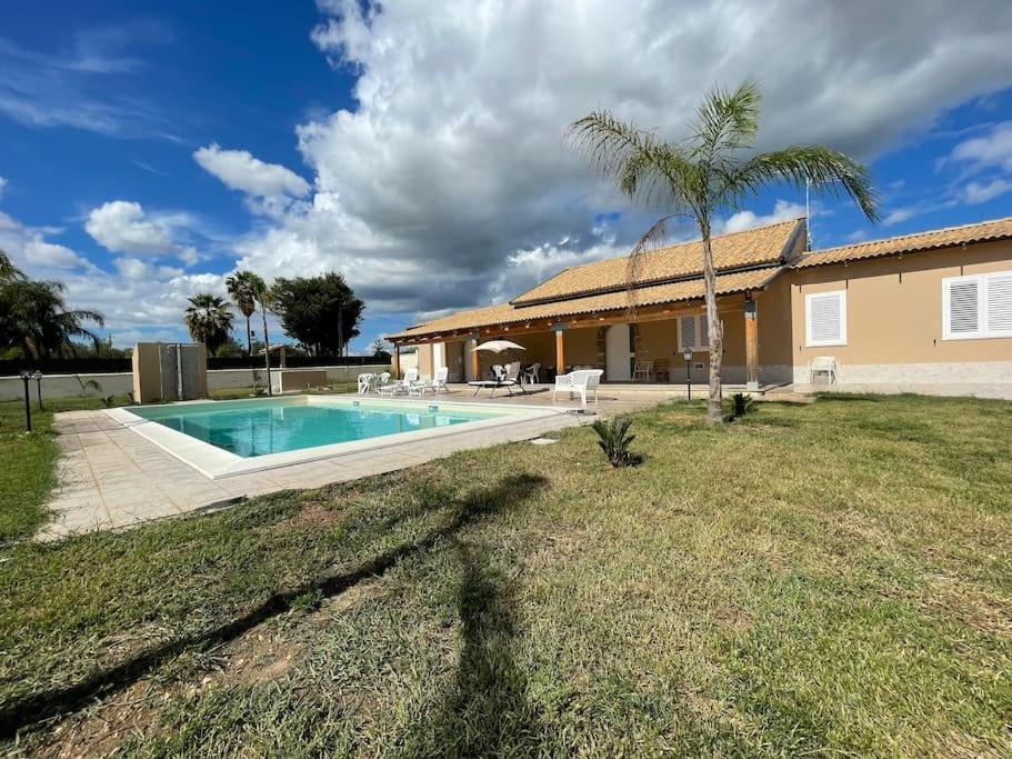 Villa Nunzia Con Piscina, Sauna E Idromassaggio. Флоридия Экстерьер фото