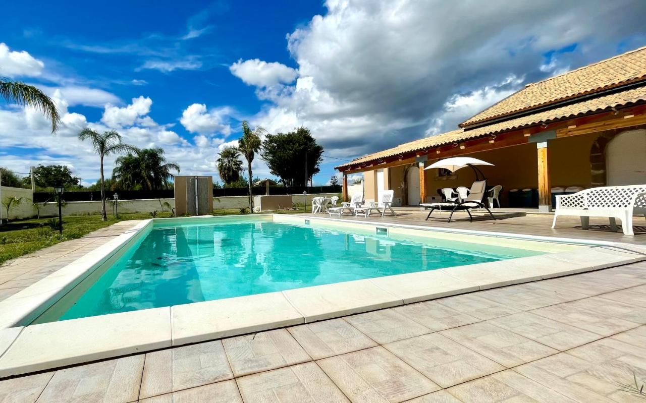 Villa Nunzia Con Piscina, Sauna E Idromassaggio. Флоридия Экстерьер фото